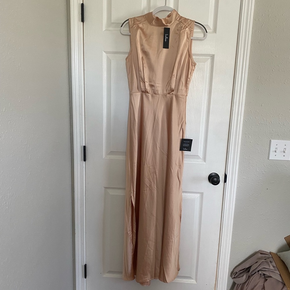 Lulus full length formal dress, Peachy Champagne satin, Size Small, NWT